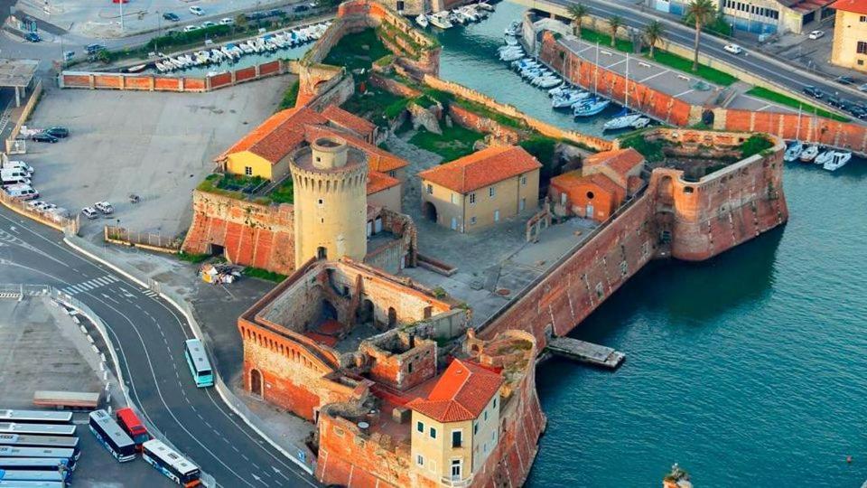 Апартаменты La Piccola Al Mare Ливорно Экстерьер фото